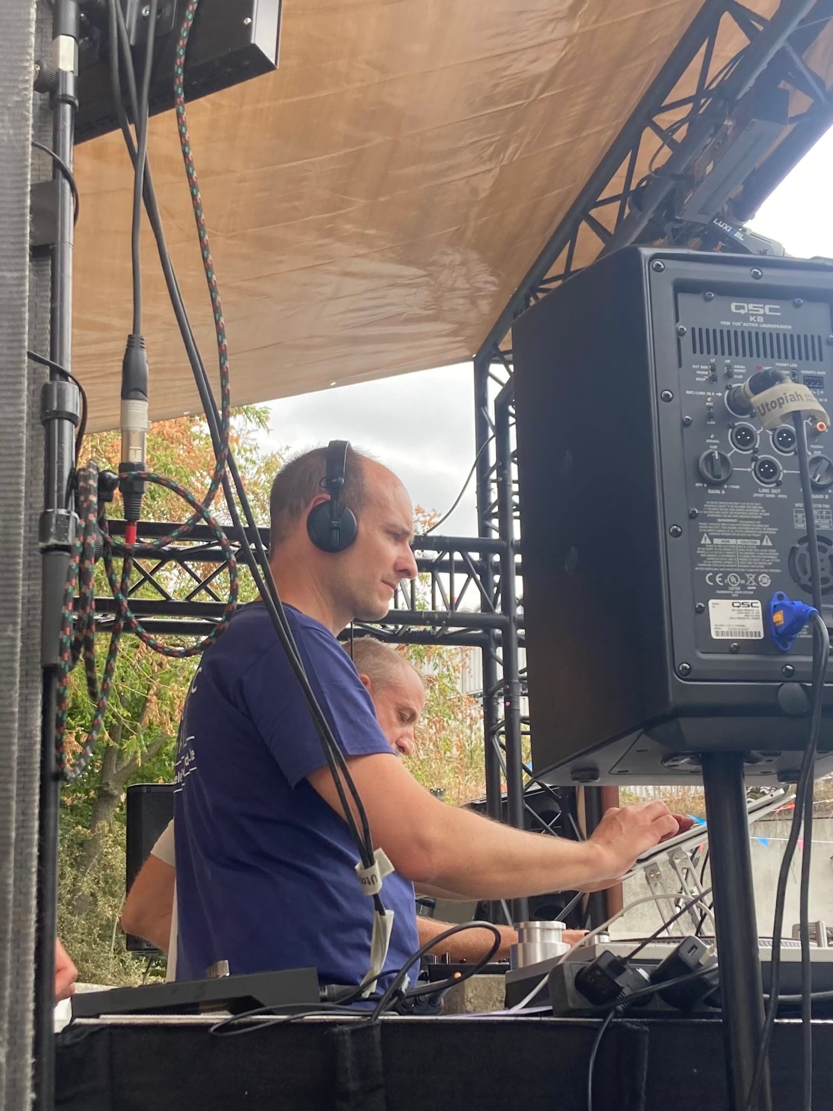 ONDA at the decks.